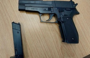 Bundespolizeiinspektion Bad Bentheim: BPOL-BadBentheim: Mann lief mit täuschend echt aussehender Waffe durch Hauptbahnhof