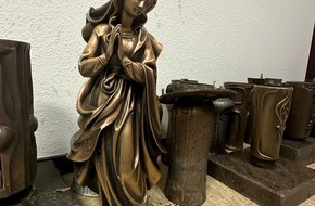 Kreispolizeibehörde Euskirchen: POL-EU: Grabräuber auf frischer Tat ertappt- Polizei stellt 43-Jährigen auf Friedhof