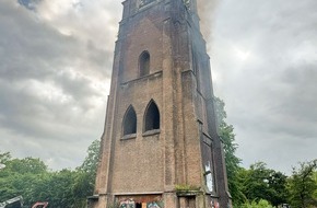 Feuerwehr Essen: FW-E: Brand in freistehendem Kirchturm in Essen-Nordviertel