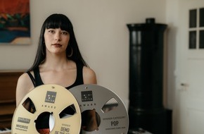 Migros-Genossenschafts-Bund Direktion Kultur und Soziales: "Demotape Clinic", il concorso per newcomer di m4music, il festival della musica pop del Percento culturale Migros / "War Drums" di Giulia Dabalà è la migliore canzone del 2020 per la ...