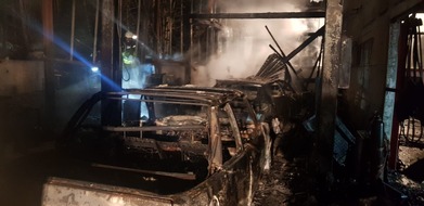 KFV-CW: 250.000 Euro Sachschaden bei Großbrand in Nagold-Emmingen

Werkstatthalle brennt lichterloh - Keine Verletzten