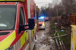 Feuerwehr Bocholt: FW Bocholt: Bauarbeiter stürzte in Baugrube