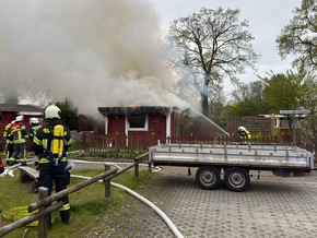 FW-AUR: Parzelle in Flammen