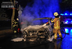 FW-MK: BMW brennt in voller Ausdehnung - Feuer greift auf weiteren PKW über