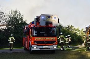 Polizeiinspektion Stade: POL-STD: Garagen in Stade-Wiepenkathen ausgebrannt - Brandstiftung möglich - Polizei sucht Zeugen