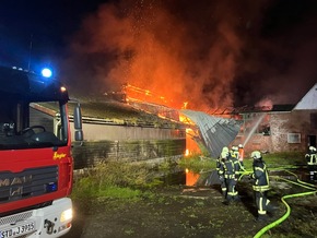 POL-STD: Großalarm in Wischhafen - Stallgebäude durch Feuer erheblich beschädigt, Unbekannte werfen Steine auf Radfahrer in Stade - Polizei sucht Zeugen