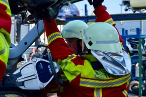 FW LK Esslingen: Erfolgreicher Abschluss der Feuerwehr-Grundausbildung im Landkreis Esslingen