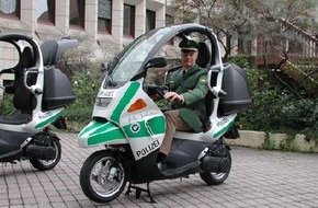 Polizeipräsidium Mittelfranken: POL-MFR: (9) Polizei-BMW-C 1-Roller vorgestellt