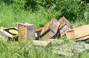 Polizei Mettmann: POL-ME: Honigwabenkisten von Bienenvolk entwendet - die Polizei ermittelt - Langenfeld - 2106019