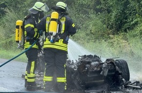 Freiwillige Feuerwehr Königswinter: FW Königswinter: Trike auf Autobahn ausgebrannt