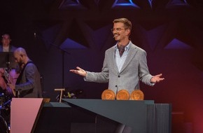 ProSieben: Diese Show ist ein Gewinn: Wer quizzt sich im Staffel-Finale von "Wer stiehlt mir die Show?" am Dienstag auf das Cover seines eigenen Rätselhefts?