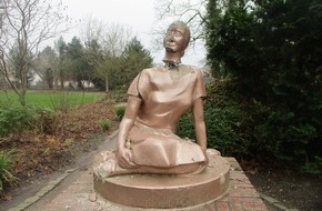 Polizeiinspektion Wilhelmshaven/Friesland: POL-WHV: Zerstörung einer Statue im Stadtpark Wilhelmshaven - Zeugenaufruf