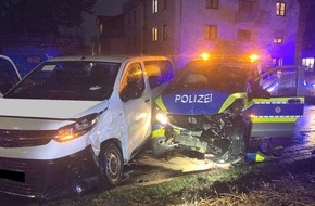Polizei Minden-L&uuml;bbecke: POL-MI: Sechs Verletzte: Auto kollidiert mit Streifenwagen