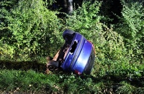 Polizeipräsidium Hamm: POL-HAM: Alkoholfahrt endet im Graben, Fiat-Fahrer leicht verletzt