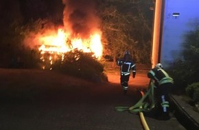 Feuerwehr Sprockhövel: FW-EN: Feuer, Wasser und ein Verkehrsunfall beschäftigen die Einsatzkräfte der Freiwilligen Feuerwehr