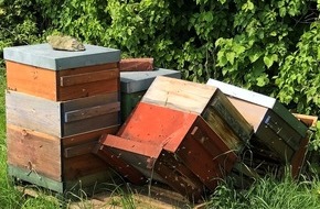 Polizei Bielefeld: POL-BI: Bienen-Kästen beschädigt - Zeugen gesucht