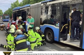 Feuerwehr München: FW-M: Busunfälle fordern Münchner Einsatzkräfte (Stadtgebiet)