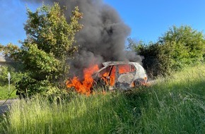 Polizeidirektion Trier: POL-PDTR: Verkehrsunfall mit brennendem Pkw und schwer verletzter Person auf B51