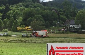 Feuerwehr Plettenberg: FW-PL: OT-Hilfringhausen. Fahrradunfall auf Brücke bei Hilfinghausen. Rettungshubschrauber im Einsatz