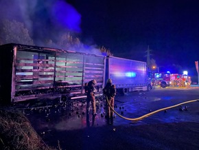 FW Lehrte: LKW-Anhänger brennt auf dem Autohof Lehrte an der Westtangente