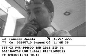 Polizeidirektion Göttingen: POL-GOE: (141/2006) Polizei Bad Harzburg fahndet mit Kamerabildern nach Scheckkartenbetrüger - Mögliche Kontakte nach Göttingen