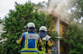 Feuerwehr Bochum: FW-BO: Rauchentwicklung in ehemaligem Schulgeb&auml;ude - Feuer im ersten Obergeschoss z&uuml;gig gel&ouml;scht