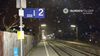 Bundespolizeidirektion München: Bundespolizeidirektion München: Streit eskaliert: Mit Schottersteinen beworfen