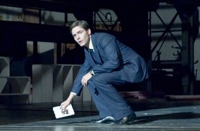 SAT.1: Gefälschter Bestseller: Daniel Brühl in "Lila, Lila" in SAT.1 (BILD)