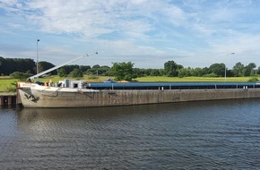 Bundesverband Mineralische Rohstoffe e.V. - MIRO: 80-Meter-Schiff vor dem Reichstag: Gesteinsindustrie fordert Rohstoffsicherung als Teil der Beschleunigungspolitik / Aktion im Berliner Regierungsviertel vor wichtigen Bundestagsdebatten