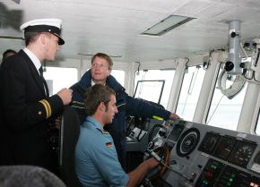 Deutsche Marine: Pressemeldung - CDU-Generalsekretär zu Besuch bei der Marine
