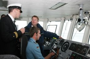 Presse- und Informationszentrum Marine: Deutsche Marine: Pressemeldung - CDU-Generalsekretär zu Besuch bei der Marine