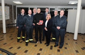 Feuerwehr Dorsten: FW-Dorsten: Firma SIGNUM Feuerschutz GmbH aus Marl erhält Auszeichnung "Partner der Feuerwehr"