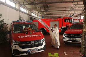 FW-OE: Feierlicher Floriansgottesdienst mit Fahrzeugübergabe