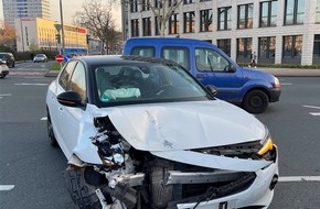 Polizei Duisburg: POL-DU: Dellviertel: Kollision im Kreuzungsbereich