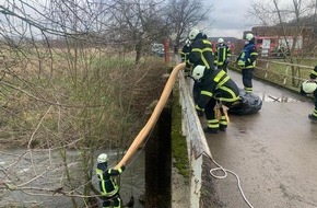 Feuerwehr Iserlohn: FW-MK: Einsatz am Baarbach - Gewässerverunreinigung