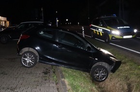 Kreispolizeibehörde Herford: POL-HF: Mazda rutscht in Graben - Fahrer fährt unter Einfluss von Alkohol