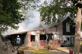 Feuerwehr Iserlohn: FW-MK: +++Erstmeldung - Gebäudebrand in Drüpplingsen+++