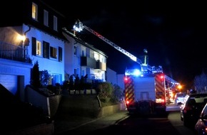 Feuerwehr der Stadt Arnsberg: FW-AR: Feuerwehr Arnsberg rückt brennendem Kamin zuleibe