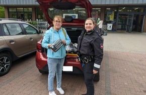 Polizeiinspektion Cuxhaven: POL-CUX: Verkehrsprävention "Verhalten nach einem Unfall" - viele positive Gespräche (Foto im Anhang)
