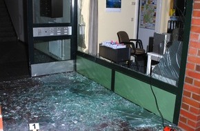 Polizeiinspektion Harburg: POL-WL: Feuerwerkskörper vor Bürogebäude entzündet