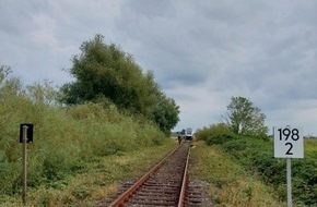 Bundespolizeiinspektion Bremen: BPOL-HB: 68-Jähriger vom Zug erfasst - Bremerhavener Bundespolizei ermittelt