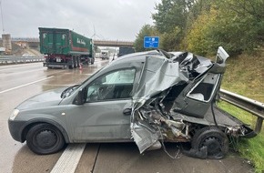 Polizeiinspektion Delmenhorst / Oldenburg - Land / Wesermarsch: POL-DEL: Autobahnpolizei Ahlhorn: Verkehrsunfall nach Panne auf der Autobahn 1 in Emstek +++ Vorbildliches Verhalten verhindert Schlimmeres (ERGÄNZUNG einer Uhrzeit)