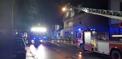 Feuerwehr Bochum: FW-BO: Lauter Knall und Brand in einem Mehrfamilienhaus