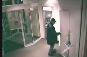 Polizeidirektion Göttingen: POL-GOE: (911/2005) Banküberfall - Polizei fahndet mit Kamerabildern
