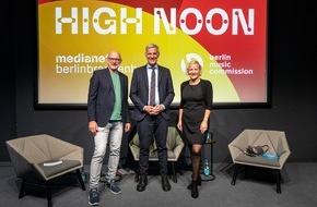 media:net berlinbrandenburg e.V.: Senator Stephan Schwarz zu Gast beim HIGH NOON