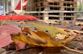 BG BAU Berufsgenossenschaft der Bauwirtschaft: Herbstliche Witterung: Wie man auf Baustellen trittsicher bleibt