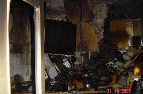 Feuerwehr Essen: FW-E: Küchenbrand im Hochhaus - 4 Personen leicht verletzt FORTSCHREIBUNG / BILD