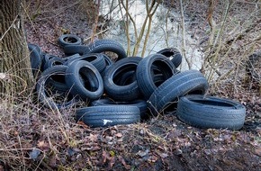 Polizeipräsidium Mittelhessen - Pressestelle Lahn - Dill: POL-LDK: Umweltsünder entsorgen Reifen bei Ballersbach - Polizei bittet um Mithilfe