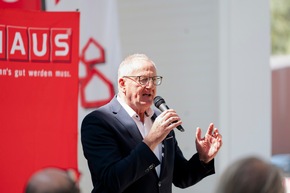 BAUHAUS feiert Richtfest für neues Fachcentrum in Nagold