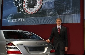 Daimler AG: Mercedes-Benz Konzeptfahrzeuge "DIRECT HYBRID" und "BLUETEC HYBRID" weisen in die Zukunft / Benziner - so effizient wie Diesel / Diesel - so sauber wie Benziner